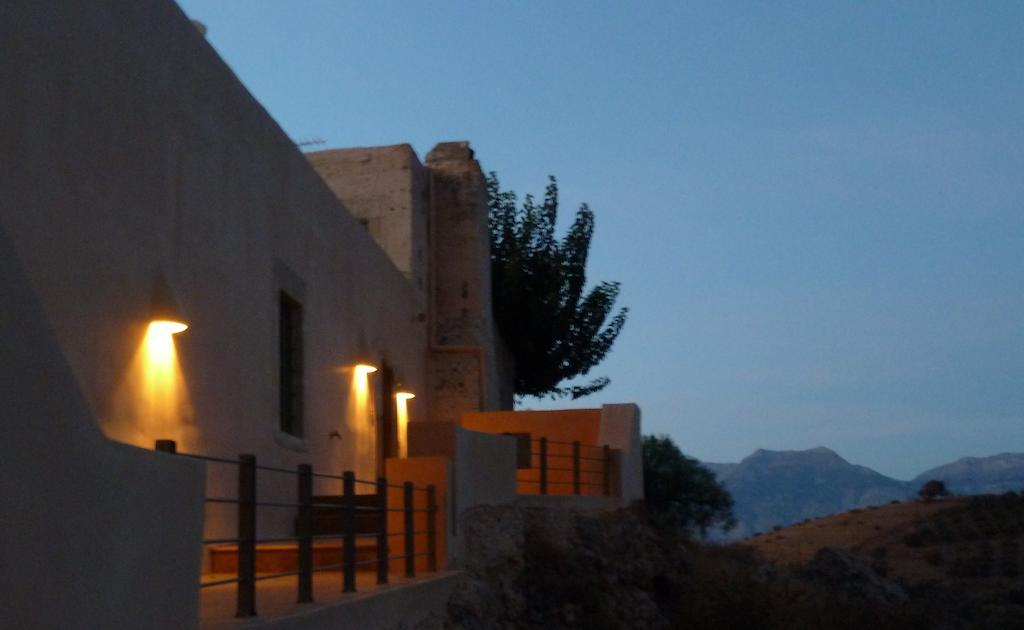 Agapi Holiday House Sivas Bagian luar foto