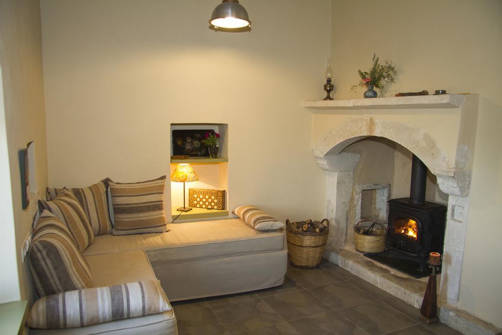 Agapi Holiday House Sivas Bagian luar foto