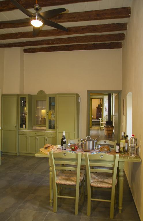 Agapi Holiday House Sivas Bagian luar foto